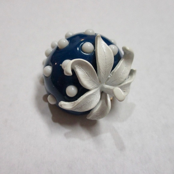 LAST CALL! Crown Trifari Blue Enamel Strawberry - Picture 1 of 5